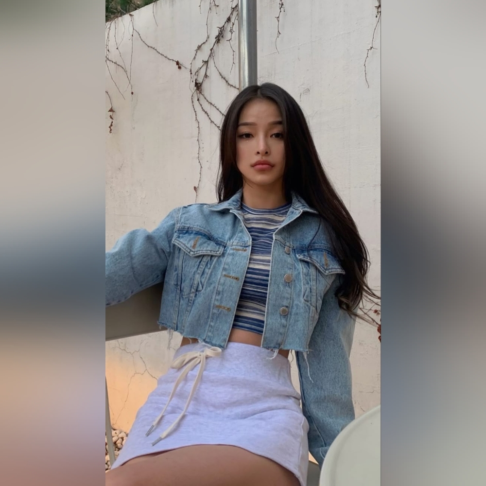 Cropped Distressed Denim Jacket - Picture 3 of 16